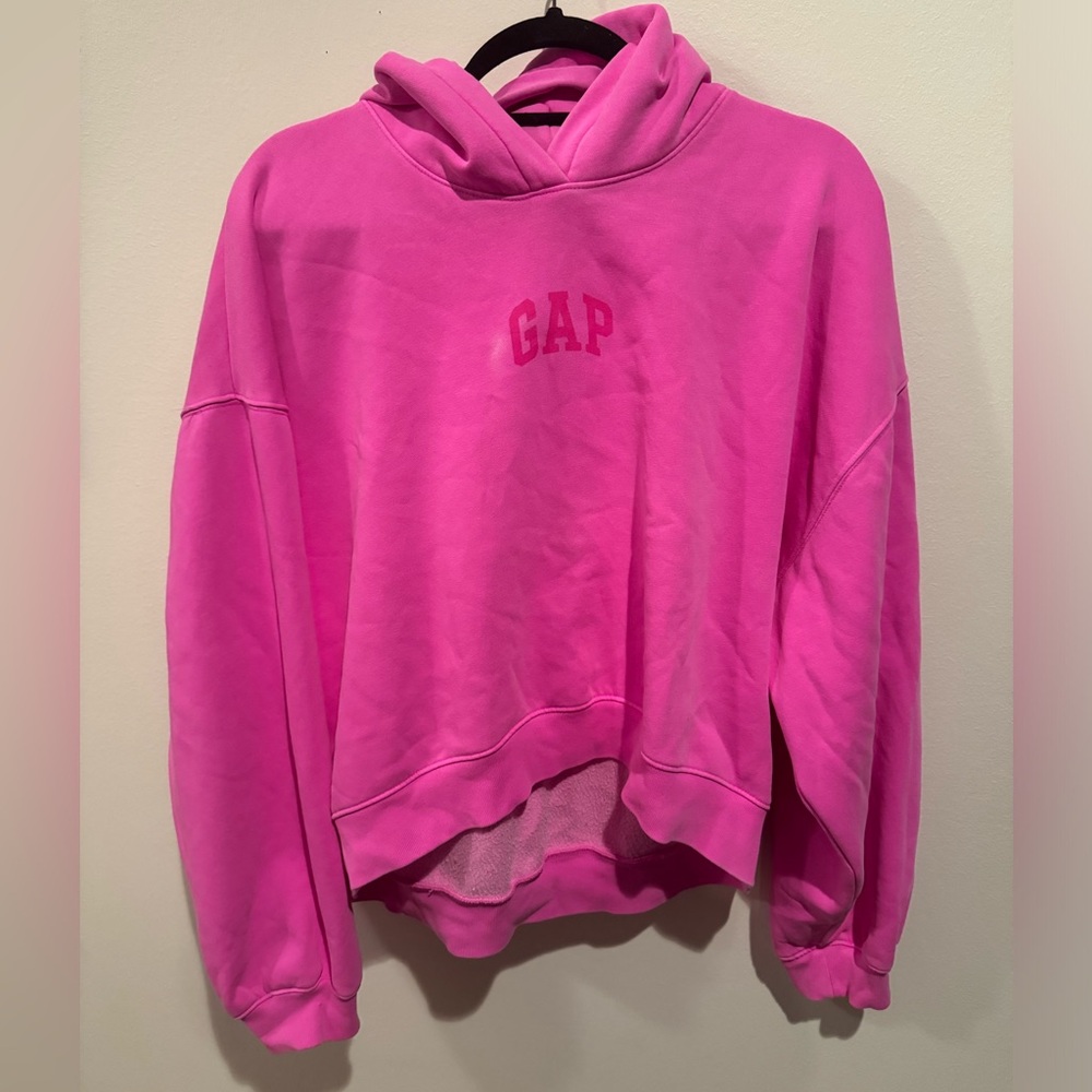 Viral neon pink Gap Arch Logo Cropped Hoodie in size large